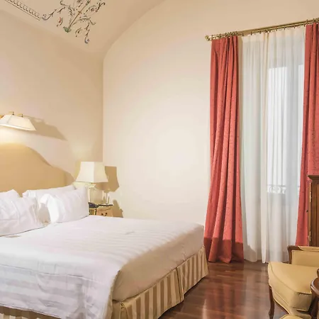 Hotell Golden Tower & 5*