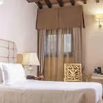 Otel Golden Tower & 5*